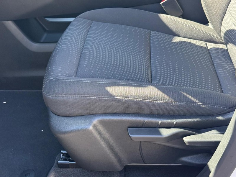 Chevrolet Equinox Vehicle Full-screen Gallery Image 24
