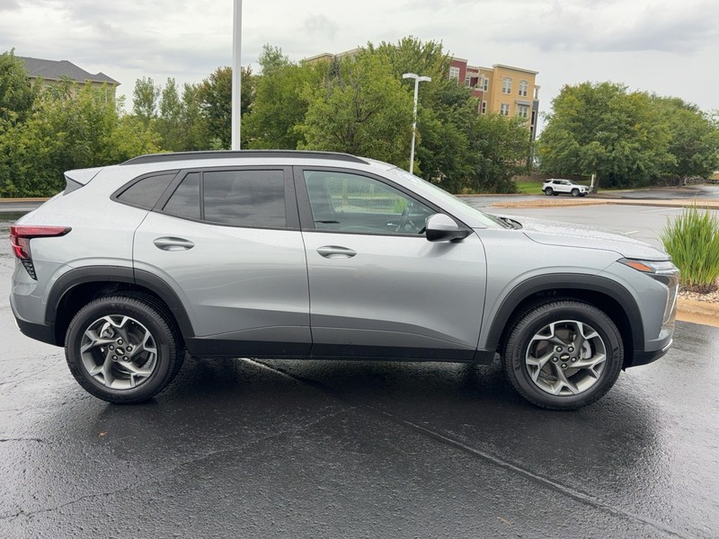 Chevrolet Trax Vehicle Image 02