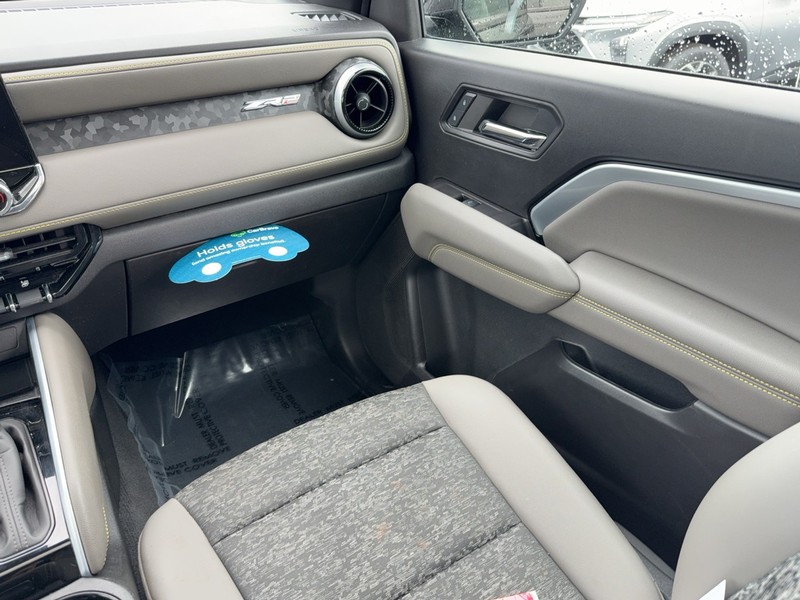 Chevrolet Colorado Vehicle Image 16