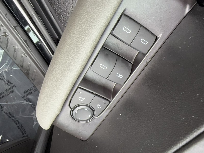 Chevrolet Colorado Vehicle Image 23