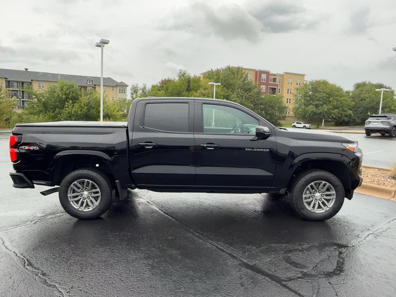 Chevrolet Colorado Vehicle Image 02