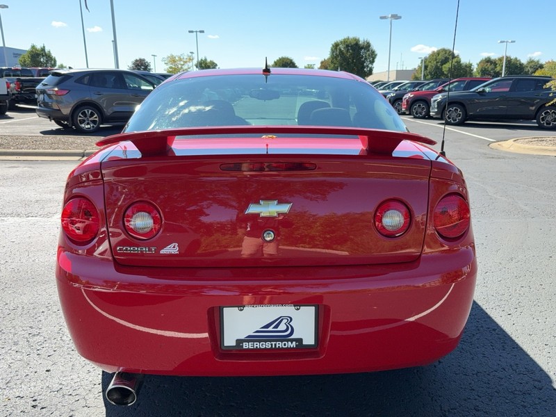 Chevrolet Cobalt Vehicle Image 04