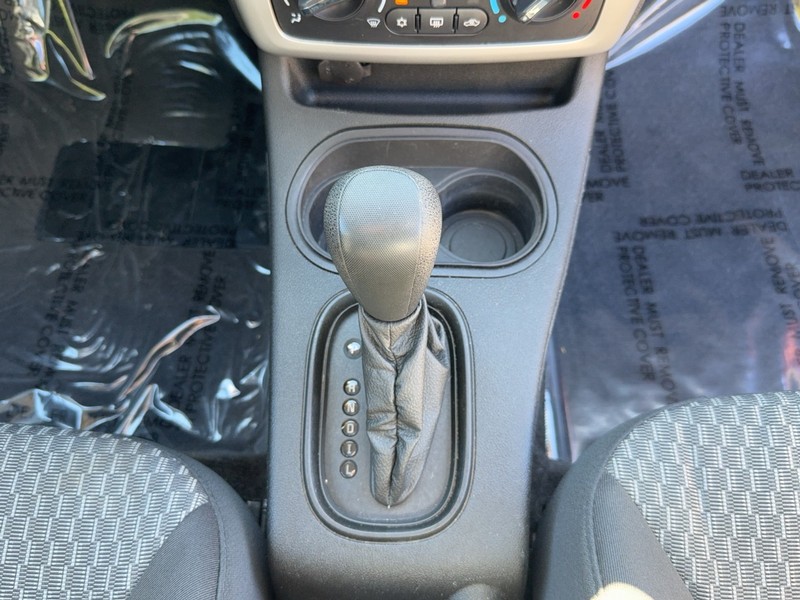 Chevrolet Cobalt Vehicle Image 13