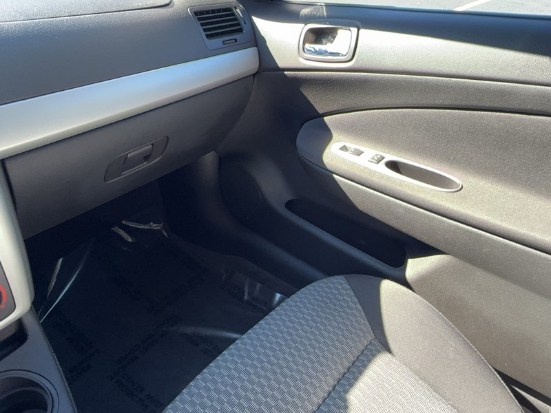 Chevrolet Cobalt Vehicle Image 15