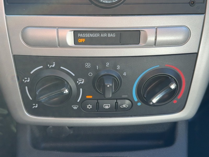 Chevrolet Cobalt Vehicle Image 19