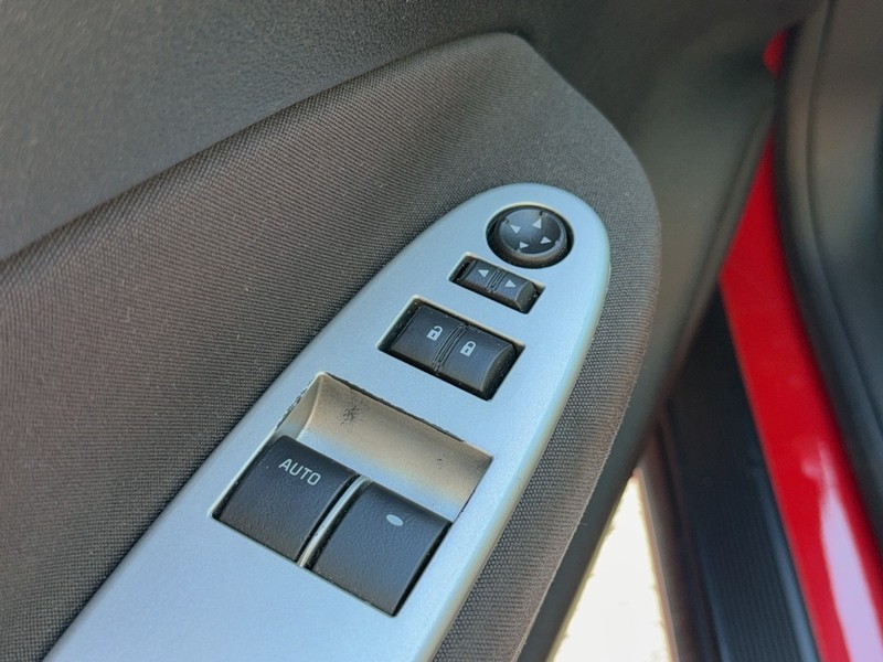 Chevrolet Cobalt Vehicle Image 21