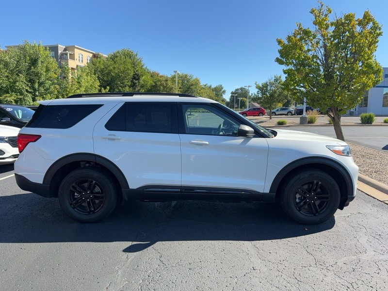 Ford Explorer Vehicle Image 02