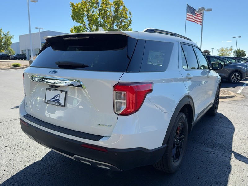 Ford Explorer Vehicle Image 03