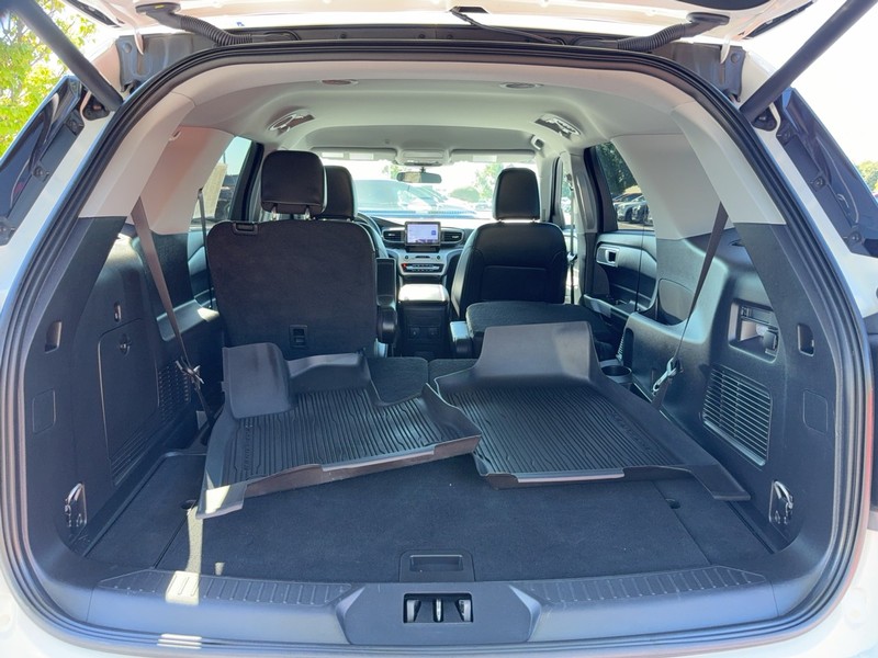 Ford Explorer Vehicle Image 05