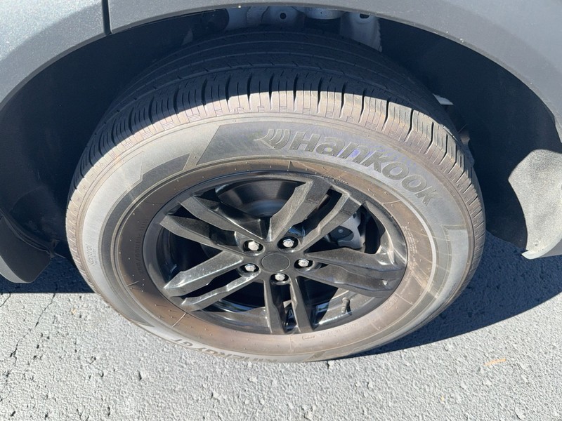 Ford Explorer Vehicle Image 07