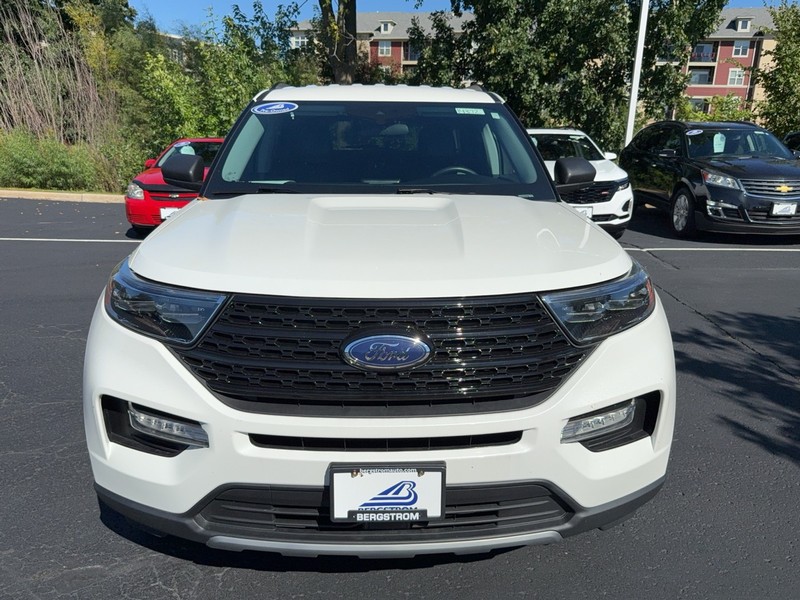 Ford Explorer Vehicle Image 09
