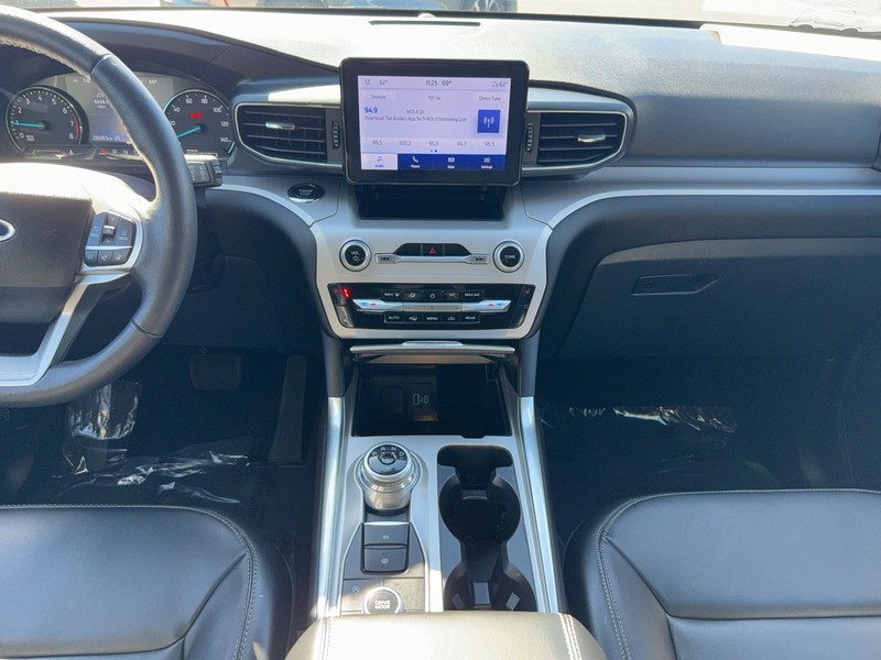 Ford Explorer Vehicle Image 12