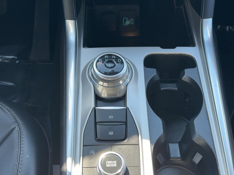 Ford Explorer Vehicle Image 14