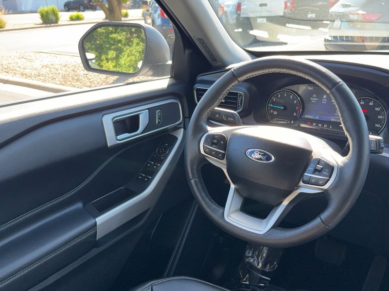 Ford Explorer Vehicle Image 15