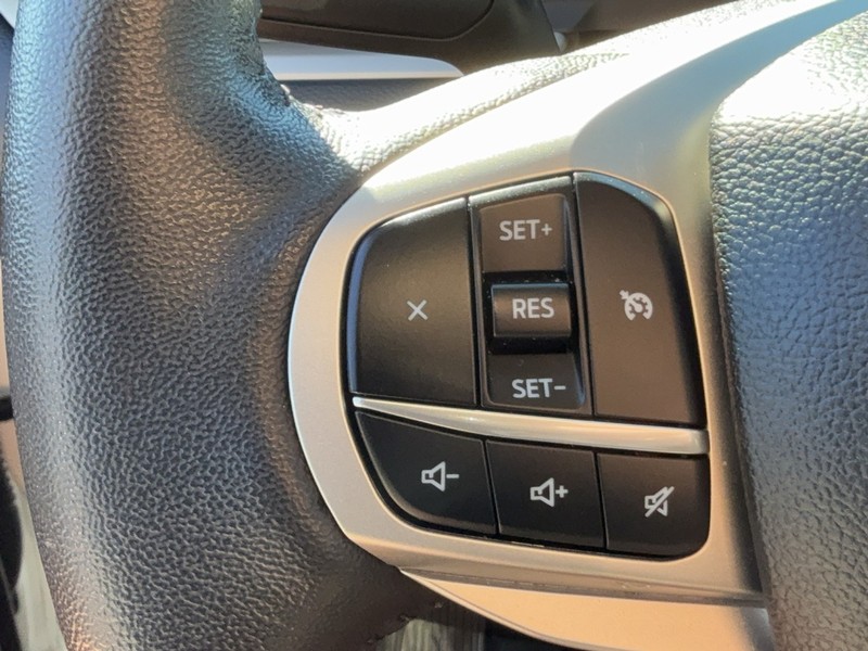 Ford Explorer Vehicle Image 17
