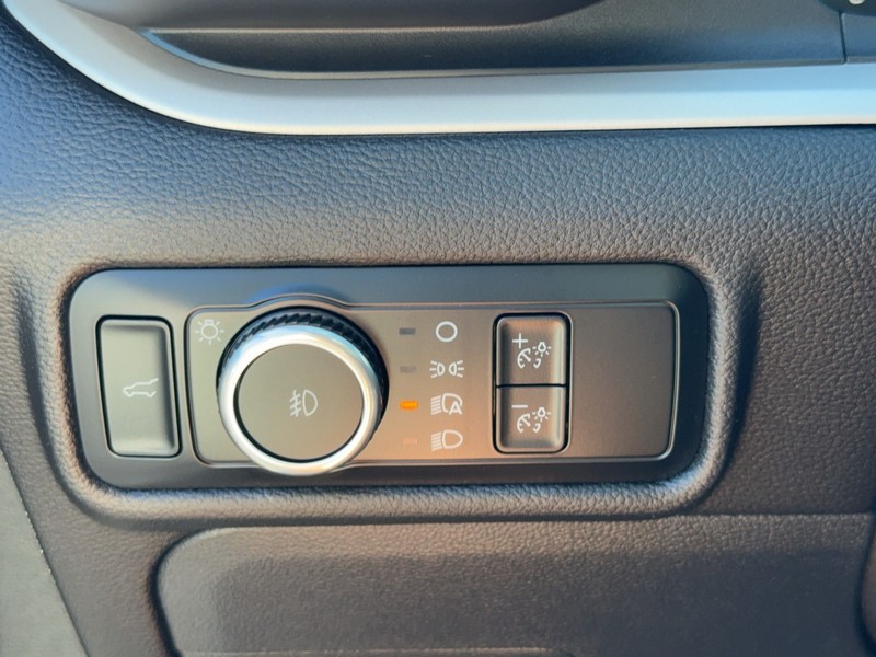 Ford Explorer Vehicle Image 22
