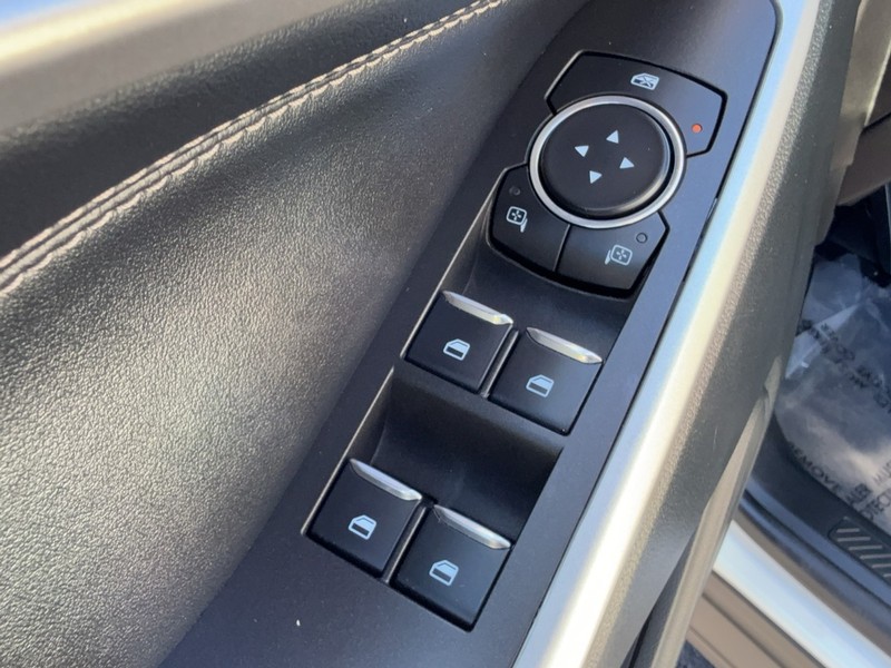 Ford Explorer Vehicle Image 23