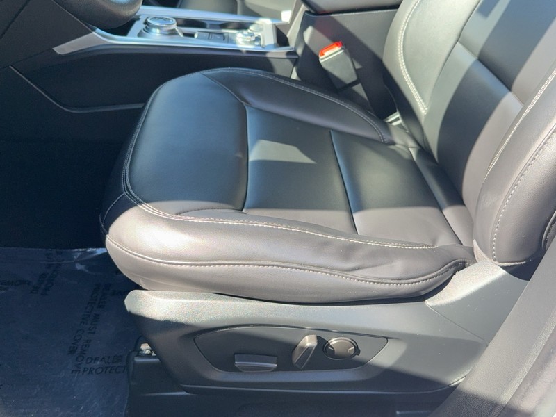 Ford Explorer Vehicle Image 24