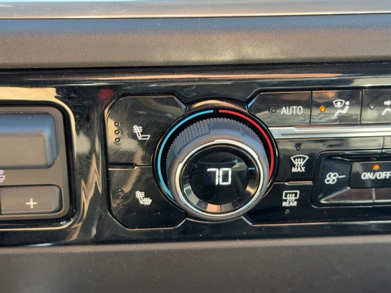 Chevrolet Silverado 1500 Vehicle Image 18