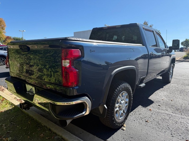 Chevrolet Silverado 2500HD Vehicle Image 03