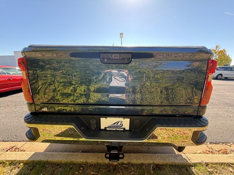 Chevrolet Silverado 2500HD Vehicle Image 04