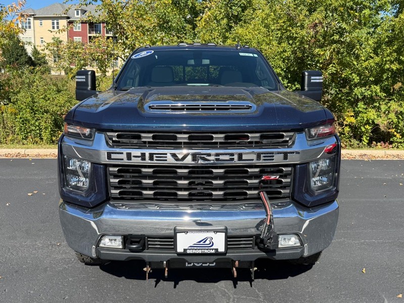 Chevrolet Silverado 2500HD Vehicle Image 09