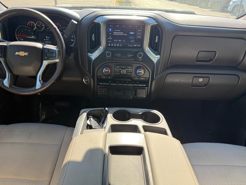 Chevrolet Silverado 2500HD Vehicle Image 12