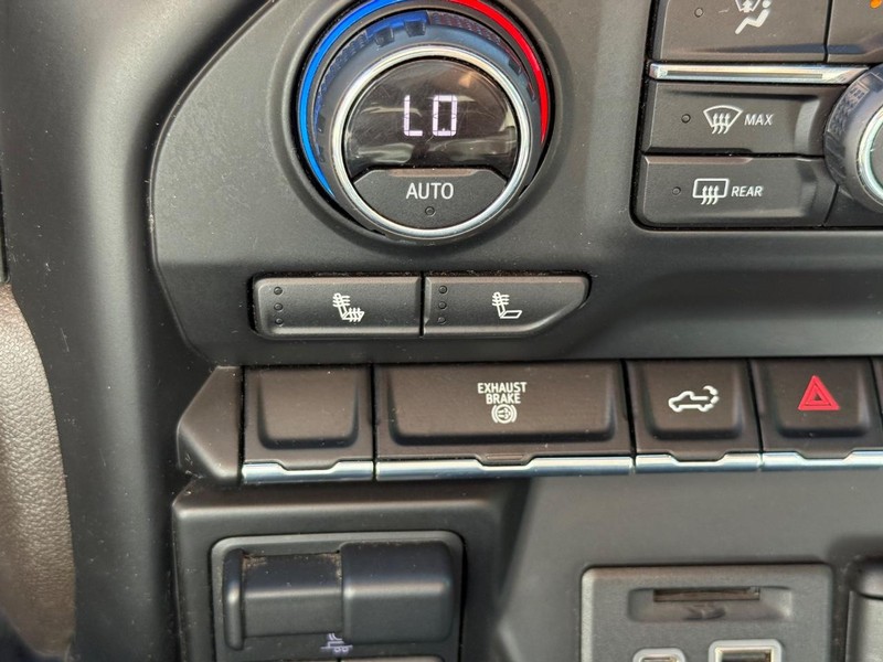 Chevrolet Silverado 2500HD Vehicle Image 20