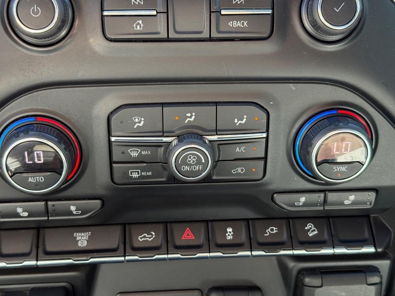 Chevrolet Silverado 2500HD Vehicle Image 21