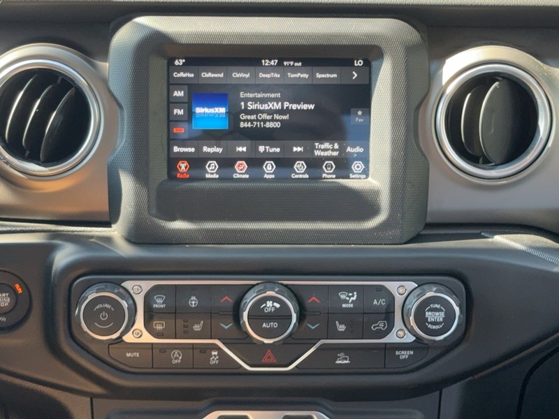 Jeep Gladiator Vehicle Image 12