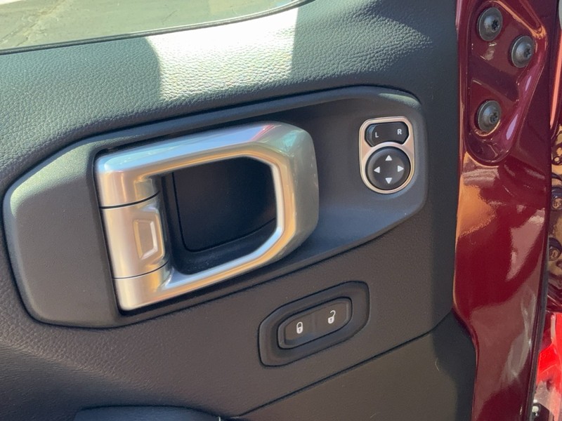 Jeep Gladiator Vehicle Image 26