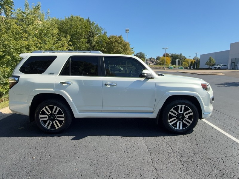 Toyota 4Runner Vehicle Image 02