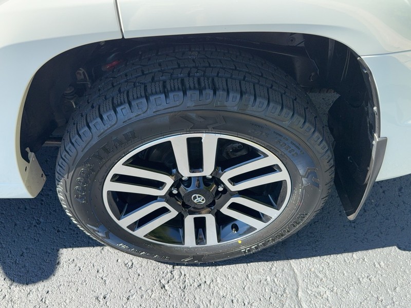 Toyota 4Runner Vehicle Image 07