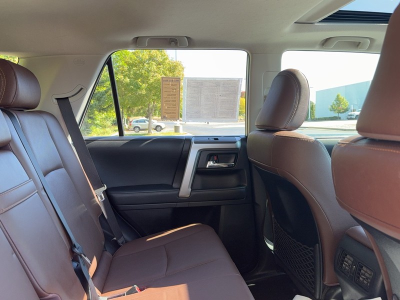 Toyota 4Runner Vehicle Image 10