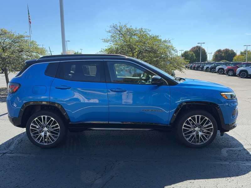 Jeep Compass Vehicle Image 02