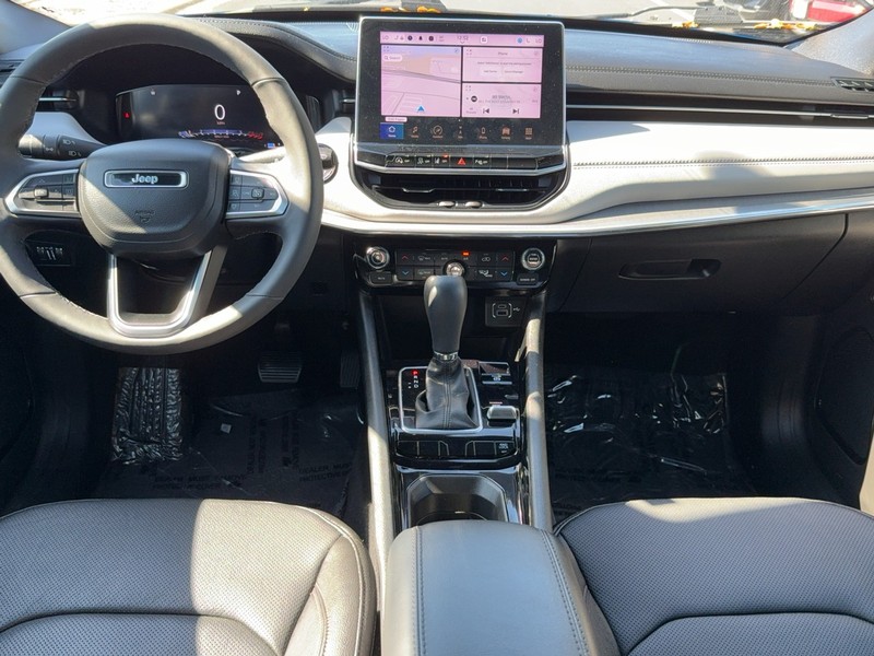 Jeep Compass Vehicle Image 11