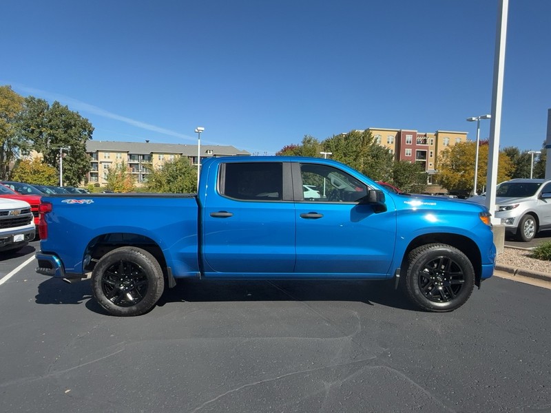 Chevrolet Silverado 1500 Vehicle Image 02