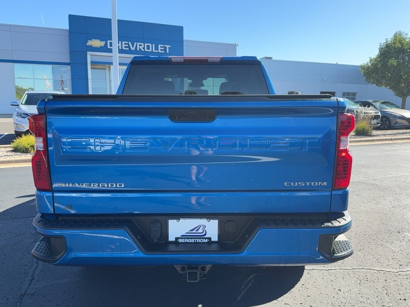 Chevrolet Silverado 1500 Vehicle Image 04