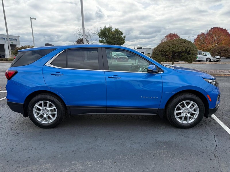 Chevrolet Equinox Vehicle Image 02