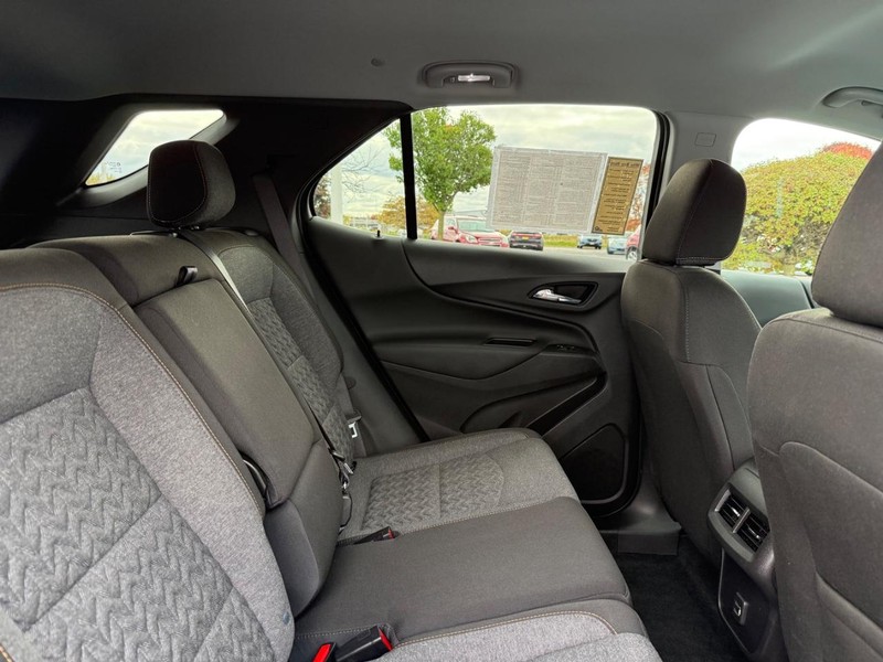 Chevrolet Equinox Vehicle Image 10