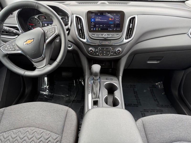 Chevrolet Equinox Vehicle Image 12
