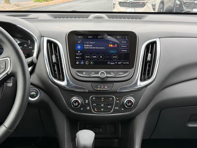 Chevrolet Equinox Vehicle Image 13