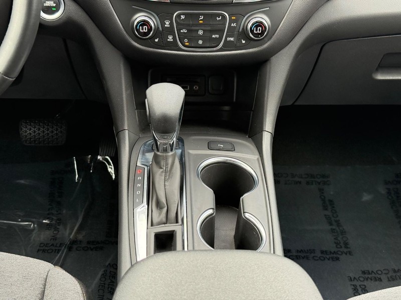 Chevrolet Equinox Vehicle Image 14