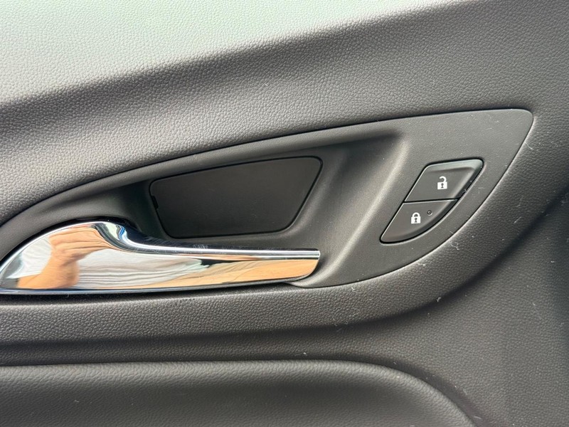 Chevrolet Equinox Vehicle Image 17