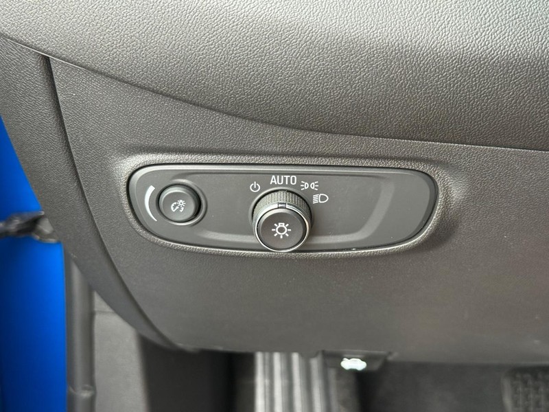 Chevrolet Equinox Vehicle Image 18