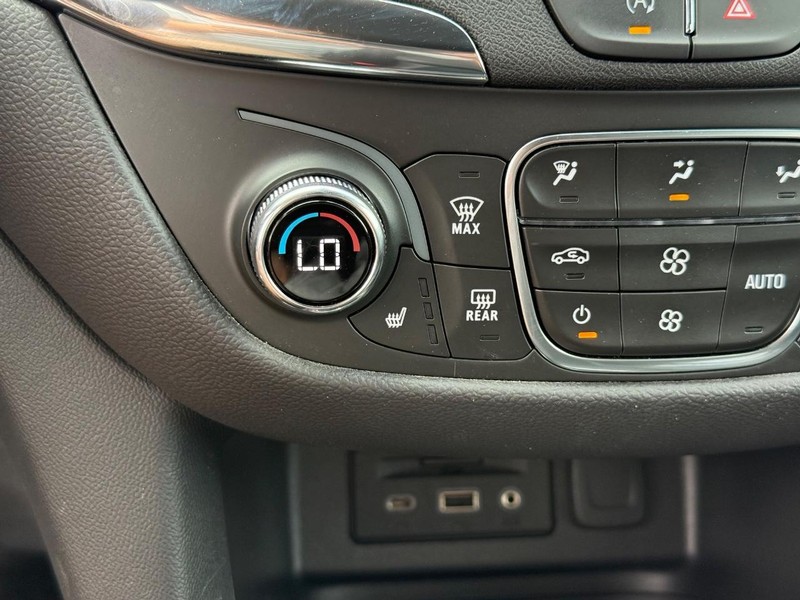 Chevrolet Equinox Vehicle Image 23