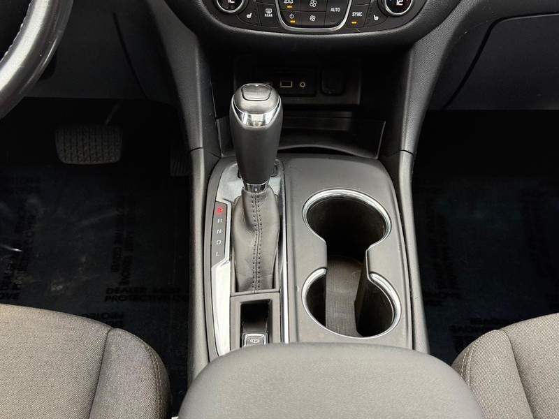 Chevrolet Equinox Vehicle Image 13