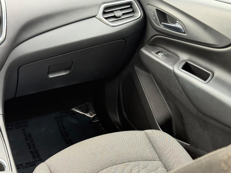 Chevrolet Equinox Vehicle Image 15