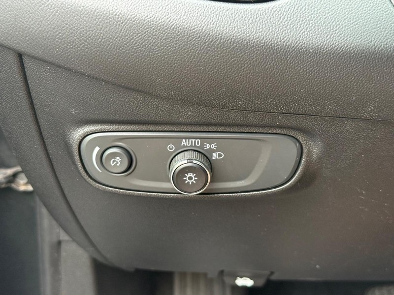 Chevrolet Equinox Vehicle Image 17