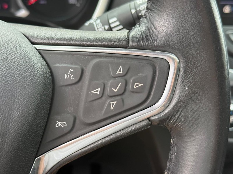 Chevrolet Equinox Vehicle Image 19